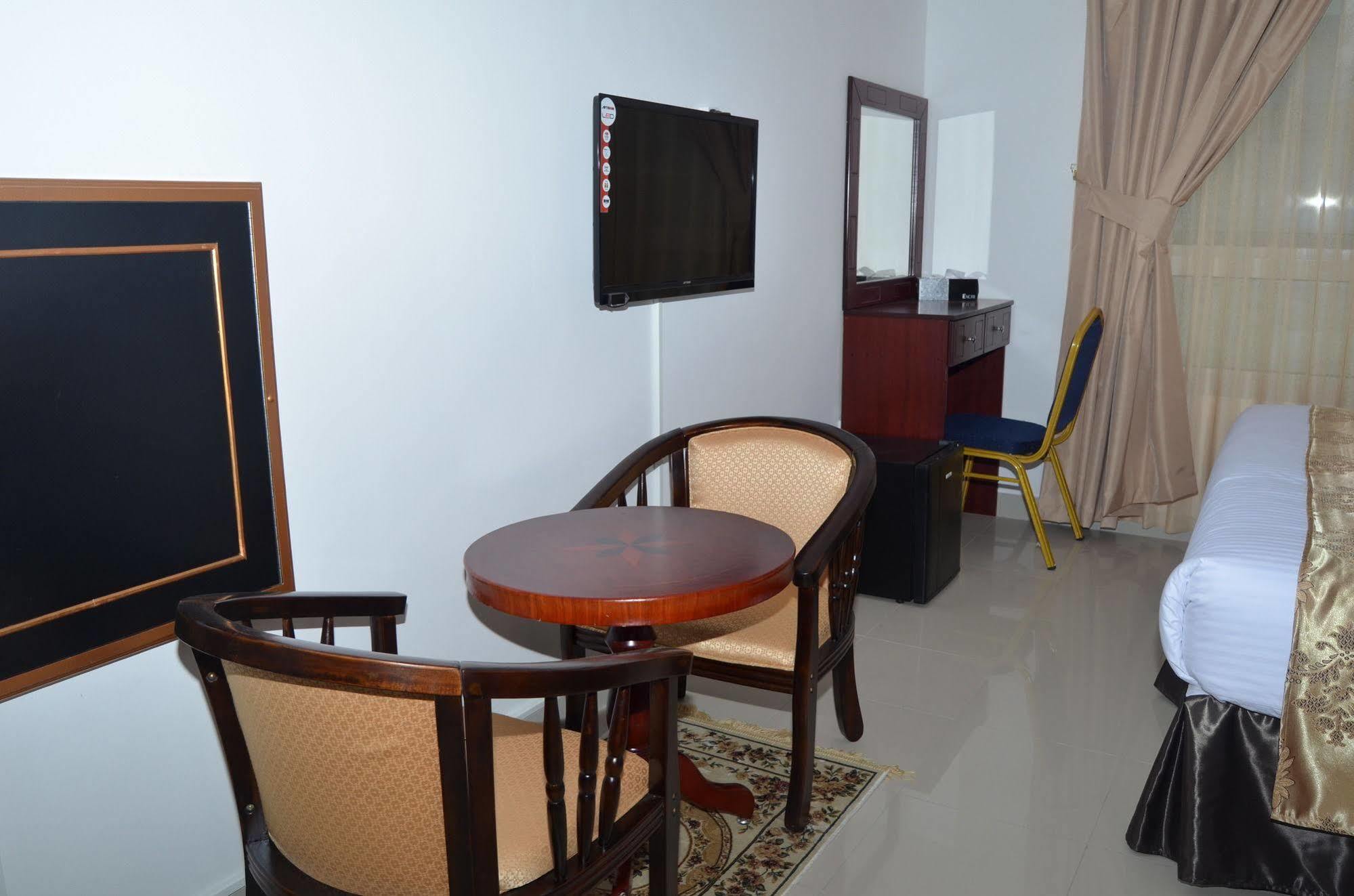 Al Khaleej Plaza Furnished Llc 3*